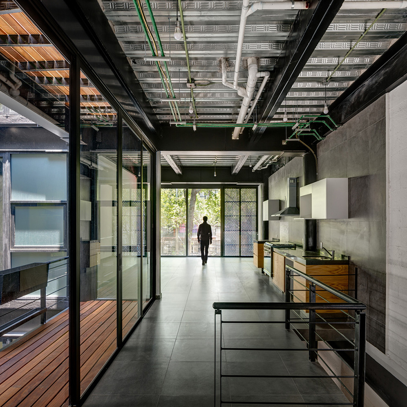 arqmov-workshop-coliroma-cientoveinteocho-mexico-city-designboom-02
