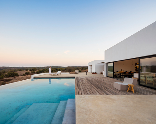 colectivarquitectura builds grândola pool house in the plains of portugal