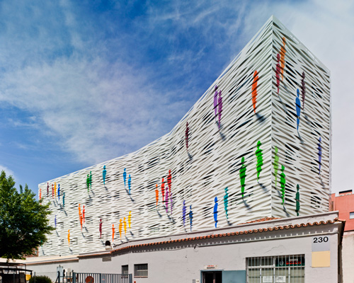 DENORTE wraps madrid office building with painted latticed envelope