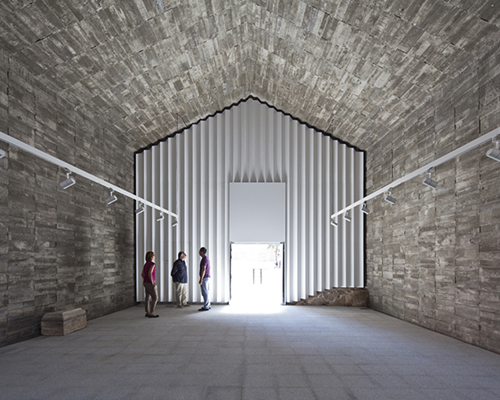 héctor fernández elorza transforms 17th century spanish chapel into local cultural centre