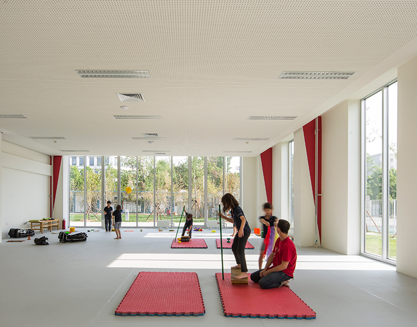 jacques-ferrier-the-french-international-school-of-beijing-china-designboom-02