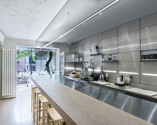 JANG company divides a beijing design studio into wood + steel