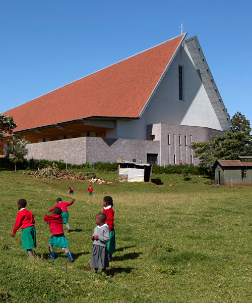 john mcaslan + partners builds a cathedral in kenya with a soaring roof canopy