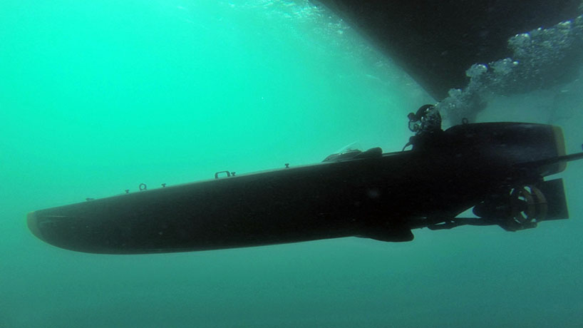 ortega mk 1C three-seater personal submarine designboom