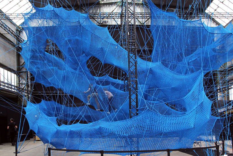 numen-for-use-tube-cologne-designboom-01