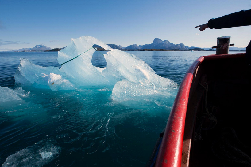 olafur-eliasson-ice-watch-paris-designboom-02