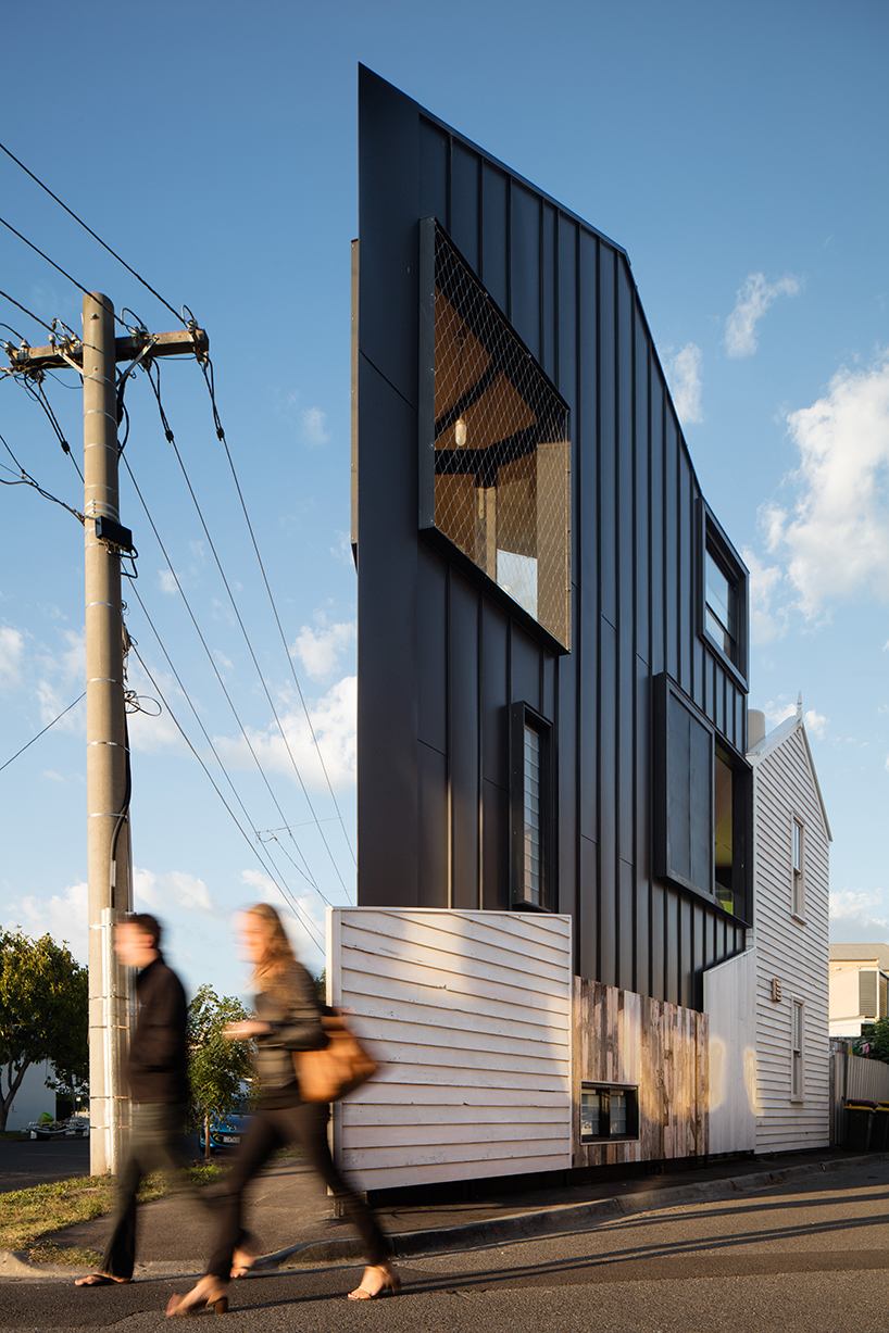 oof-architecture-acute-house-australia-designboom-04