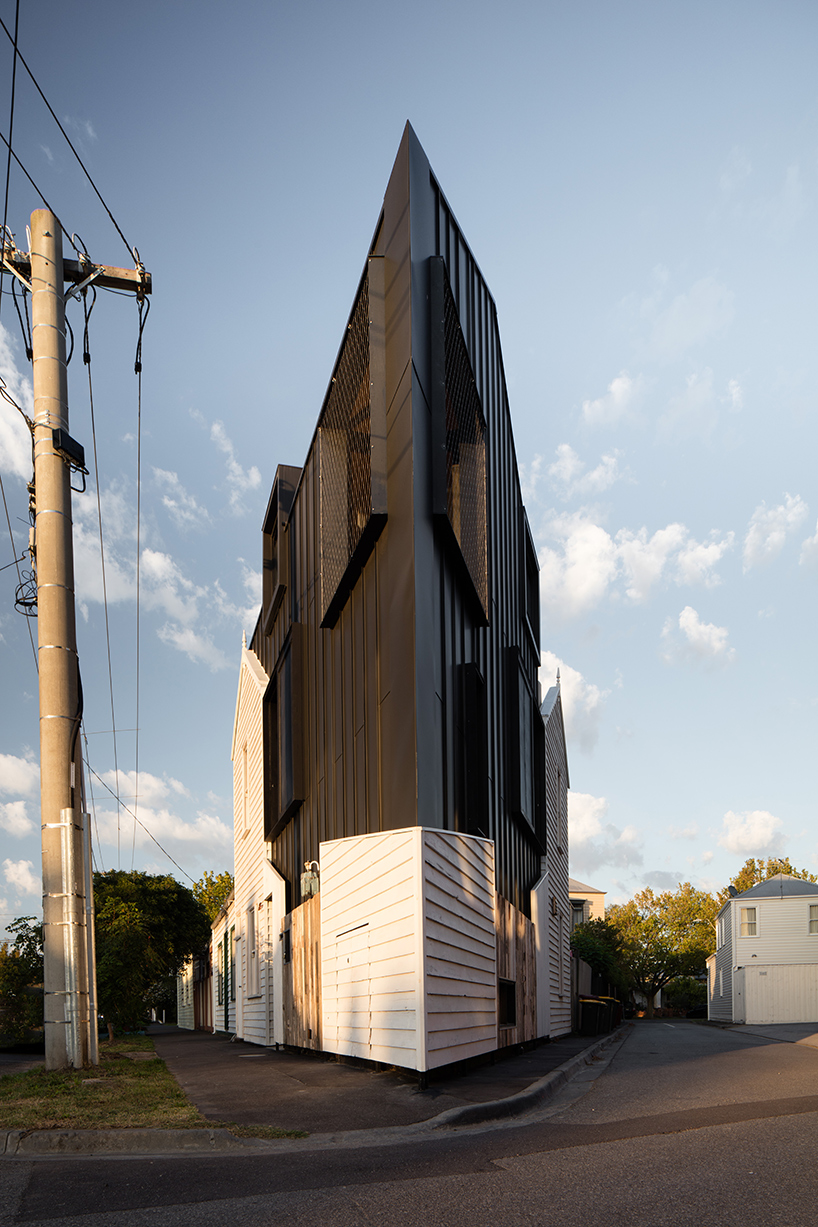 oof-architecture-acute-house-australia-designboom-04