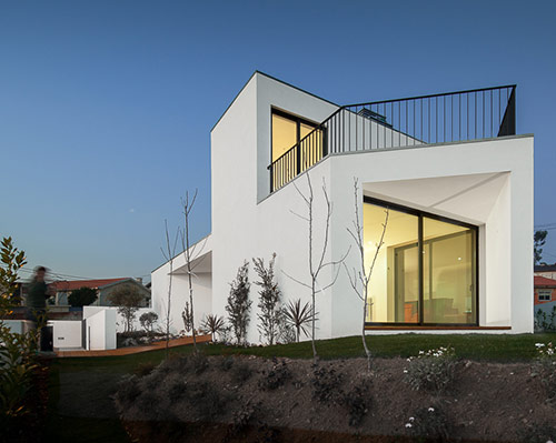 pedro henrique completes stark white arrifana in portuguese algarve