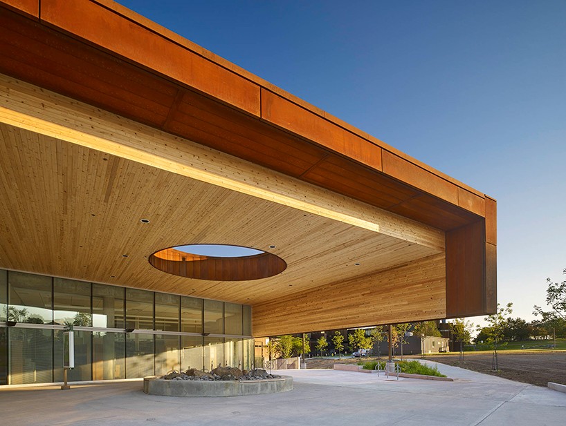 perkins-wills-ktcc-fleming-college-ontario-canada-designboom-02