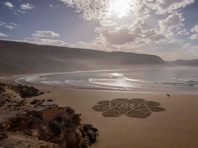 sam-dougados-sand-art-designboom-03