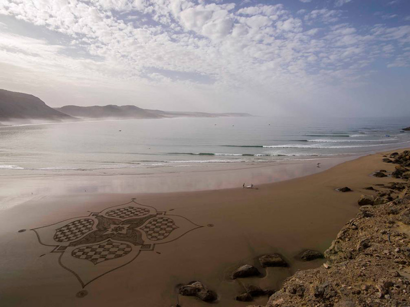 sam-dougados-sand-art-designboom-05