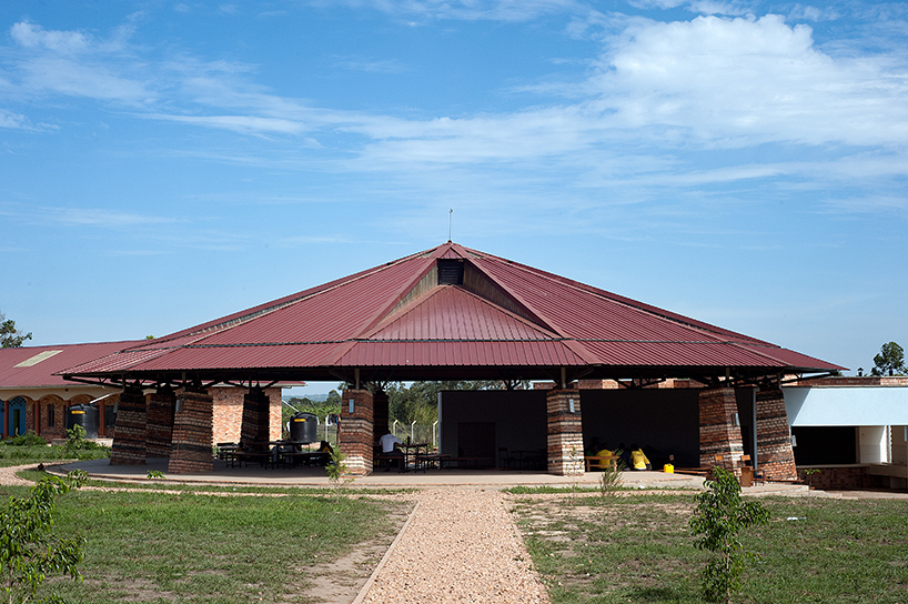 studio-fh-architects-multipurpose-hall-at-st-bernards-secondary-school-mannya-uganda-designboom-02