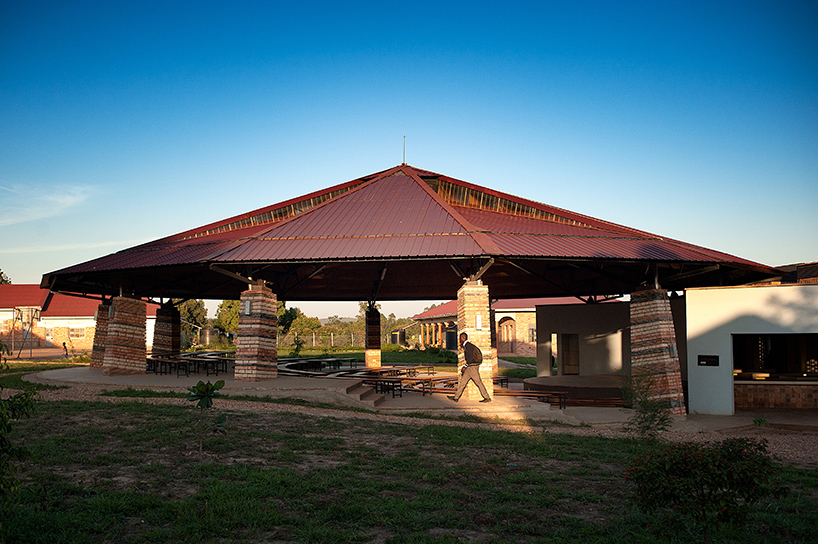 studio-fh-architects-multipurpose-hall-at-st-bernards-secondary-school-mannya-uganda-designboom-02