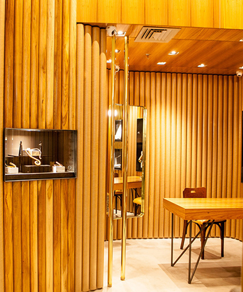 estúdio chão wraps são paulo jewelry store in wood, brass + cardboard