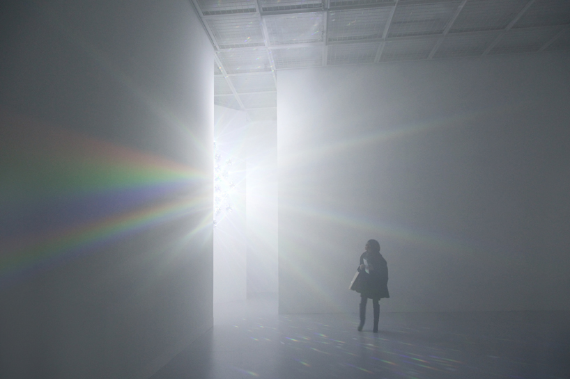 tokujin yoshioka floods shiseido gallery with color