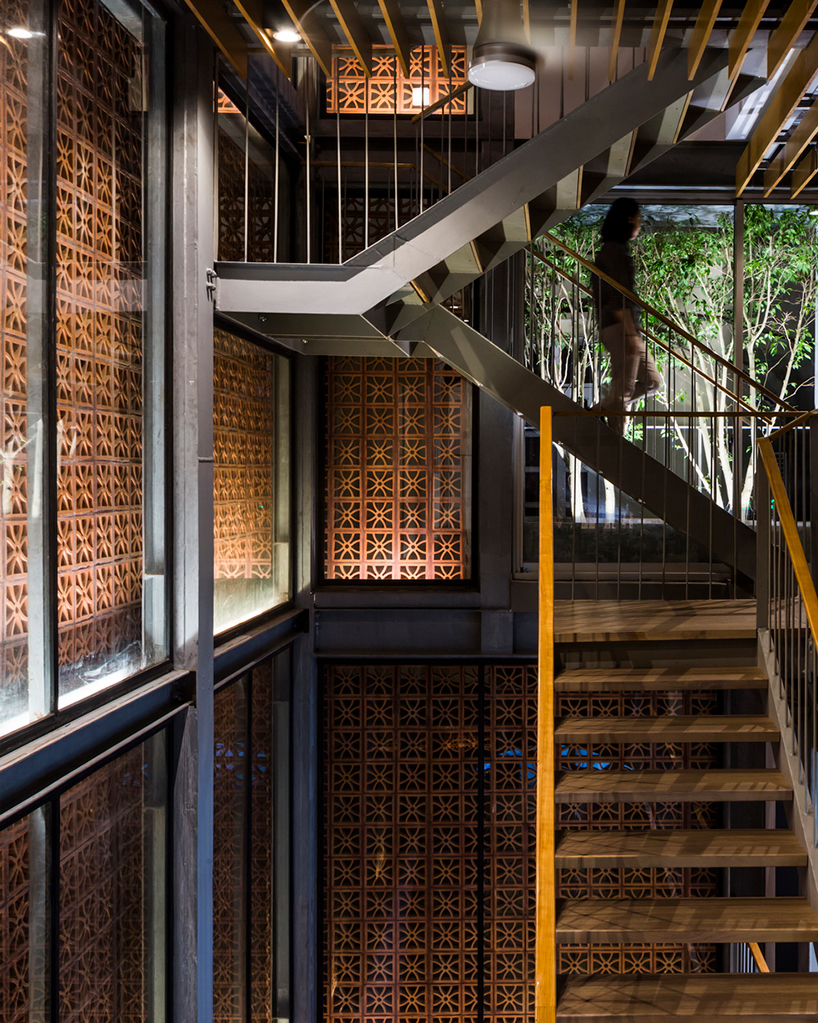 vo-trong-nghia-architects-nanoco-panasonic-lighting-showroom-hanoi-designboom-04