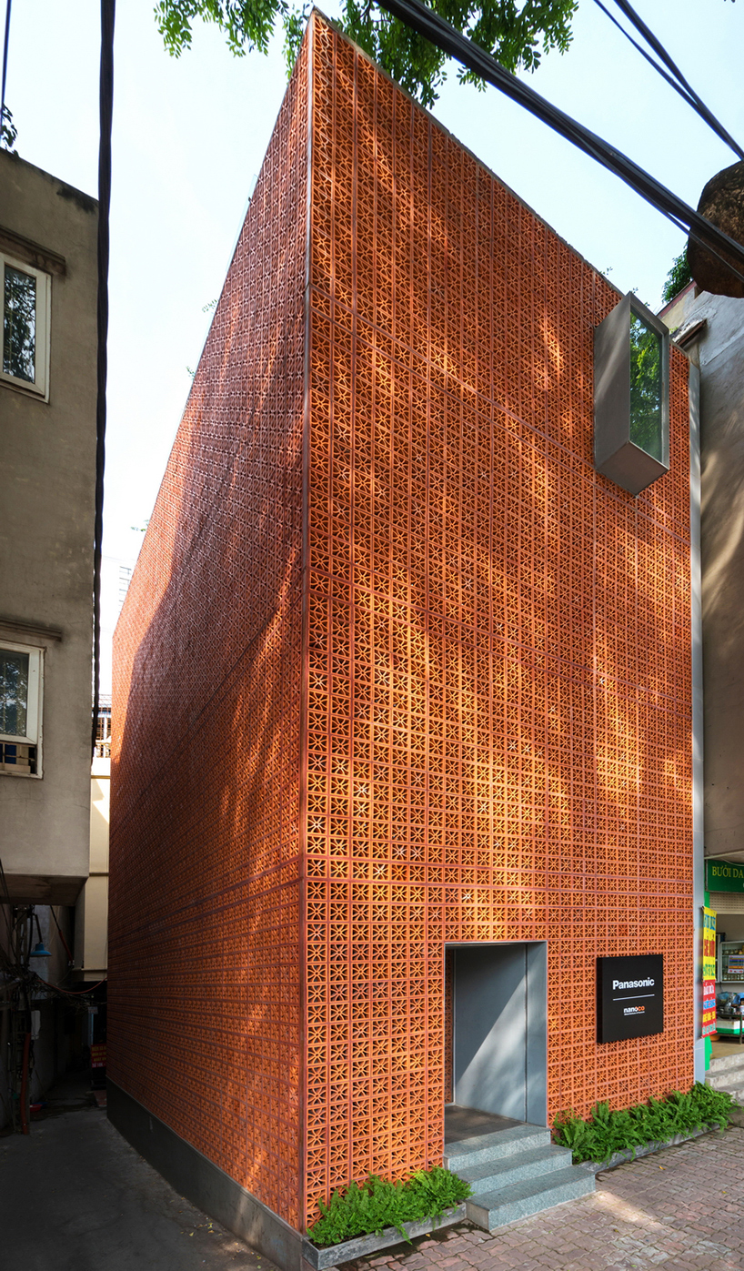 vo-trong-nghia-architects-nanoco-panasonic-lighting-showroom-hanoi-designboom-04