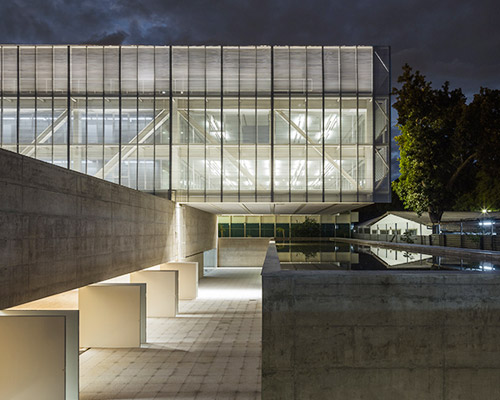 mira arquitetos houses CNM headquarters in a floating volume of glass + steel