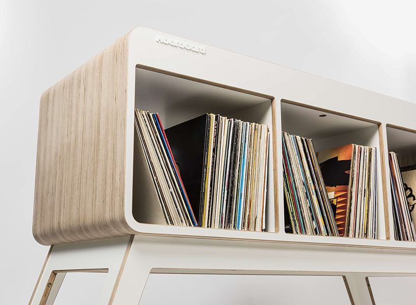 hoerboard com.four DJ stand designboom