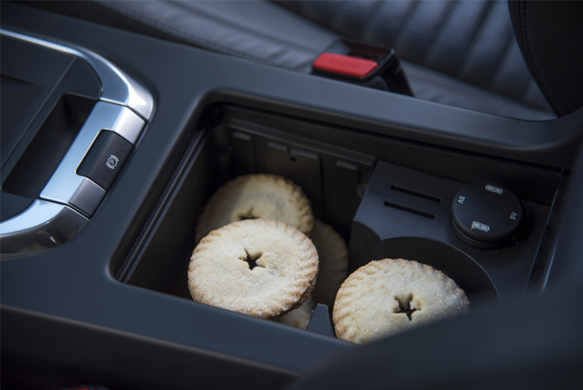 lumo-land-rover-christmas-cabin-designboom13