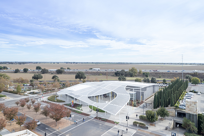 so-il-exhibtion-manetti-shrem-museum-of-art-iwan-baan-california-designboom-01