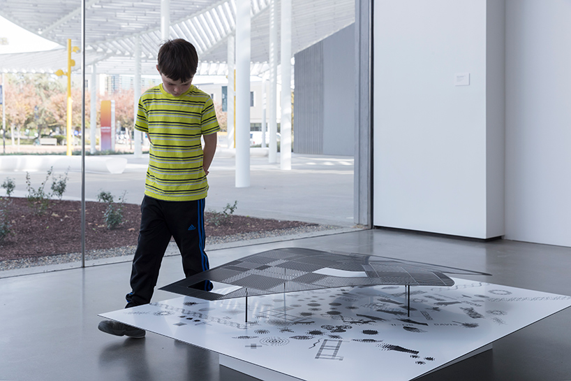 so-il-exhibtion-manetti-shrem-museum-of-art-iwan-baan-california-designboom-01