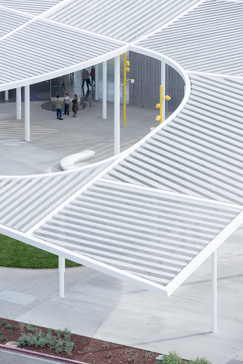 so-il-exhibtion-manetti-shrem-museum-of-art-iwan-baan-california-designboom-01