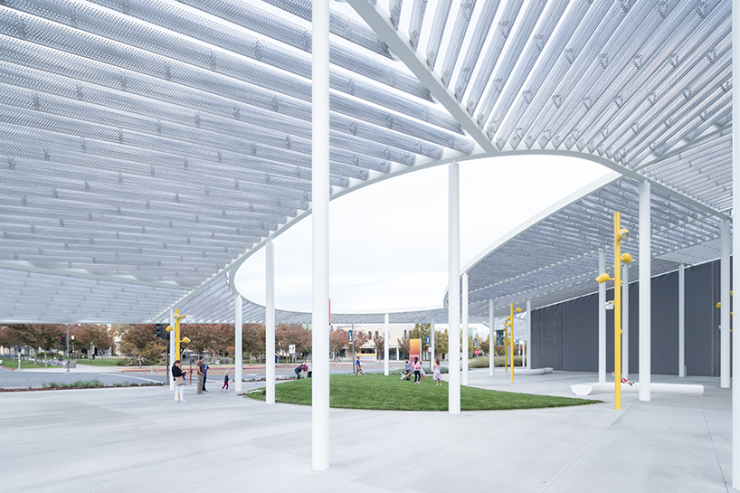 so-il-exhibtion-manetti-shrem-museum-of-art-iwan-baan-california-designboom-01