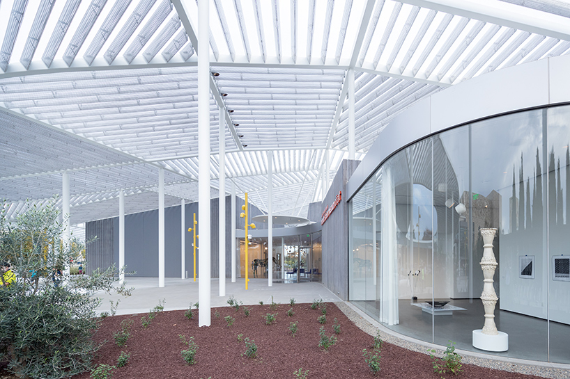 so-il-exhibtion-manetti-shrem-museum-of-art-iwan-baan-california-designboom-01