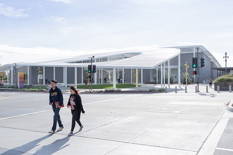 so-il-exhibtion-manetti-shrem-museum-of-art-iwan-baan-california-designboom-01