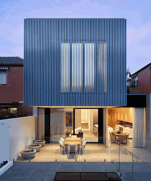 architecton adds cantilevered shutter extension to melbourne residence