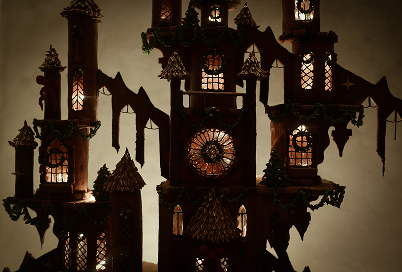 christine-mcconnell-5-foot-tall-gingerbread-castle-designboom-01