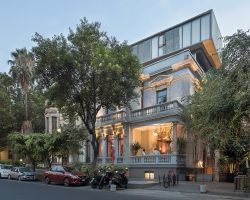 francisco pardo + julio amezcua top historic house in mexico with concrete and glass volume