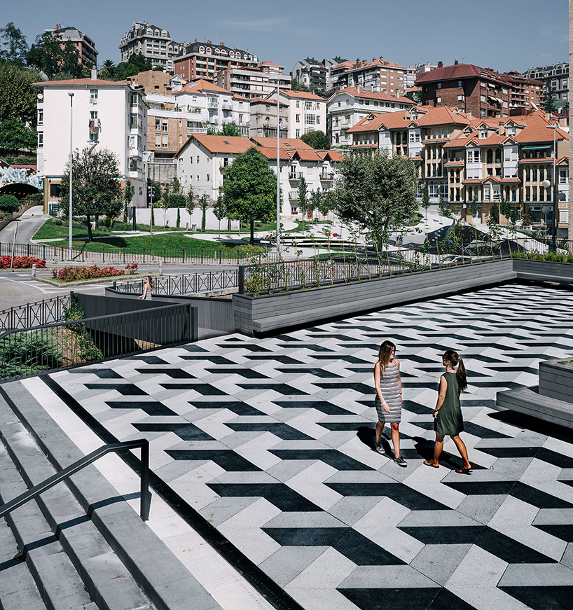 garciagerman-arquitectos-puertochico-plaza-and-market-cantabria-spain-designboom-02