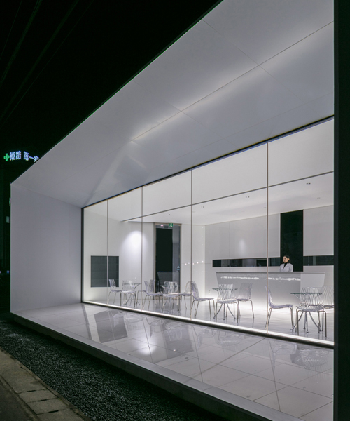 KTX archiLAB adds glazed façade to japanese dispensing pharmacy