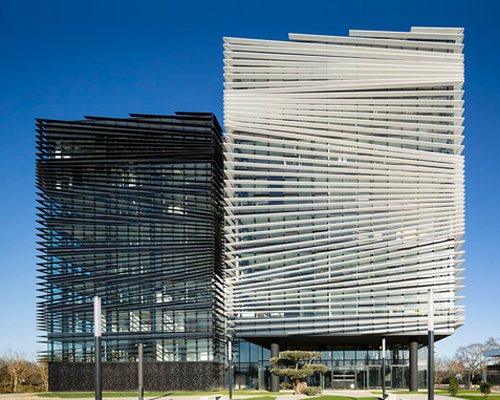 LCR architectes sculpts thales office complex in toulouse
