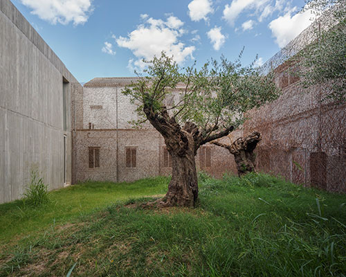 lopez + rudolf build posada business innovation center from traditional materials