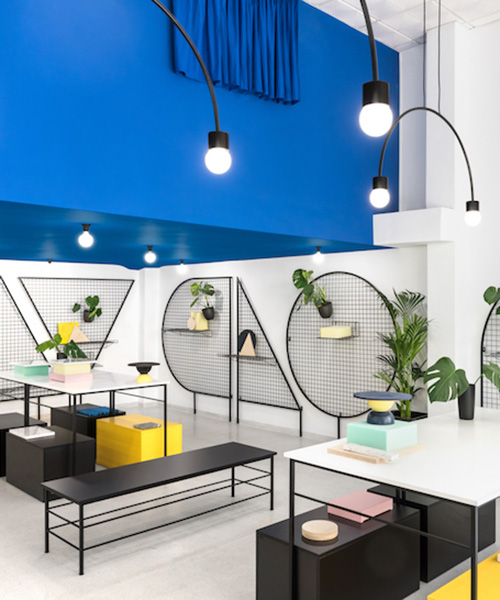 masquespacio paints valencia lifestyle store with block colors + bold lines