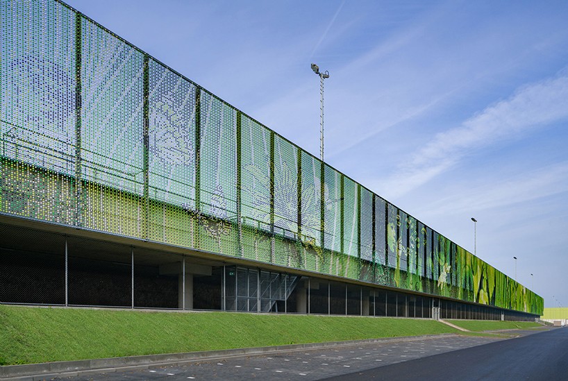 moederscheimmoonen-sportpark-schiedam-the-netherlands-designboom-fullheader