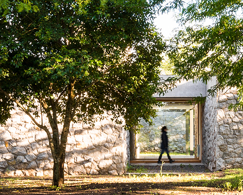 MWS arquitectura constructs single-storey stone house in central argentina