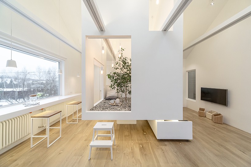 ruetemple adds multi-functional cube to living room in moscow