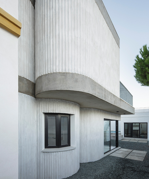 studio wet adds curving concrete walls to extension in seville
