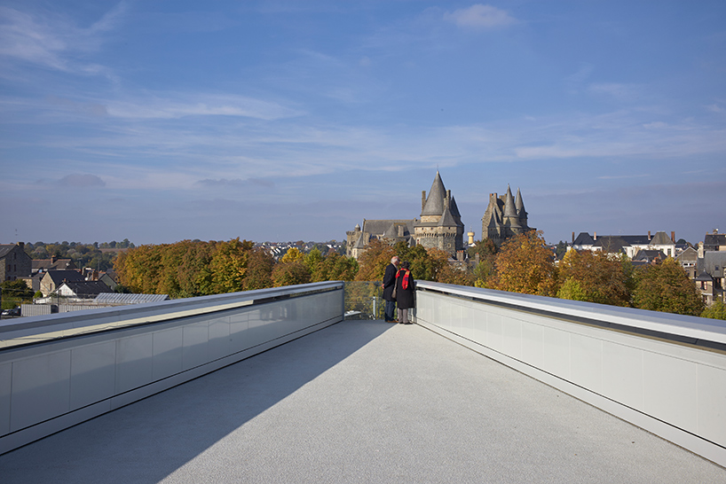 tetrarc-pem-vitre-train-station-walkway-france-designboom-02