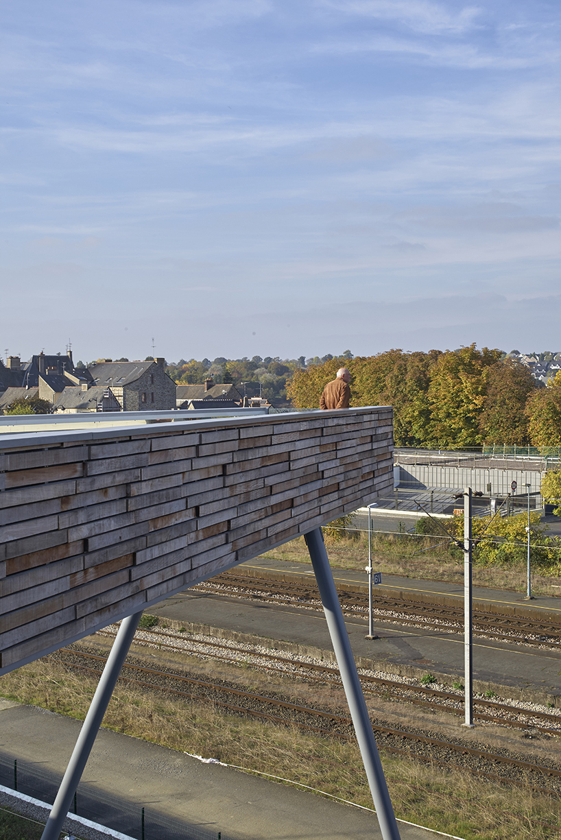 tetrarc-pem-vitre-train-station-walkway-france-designboom-02