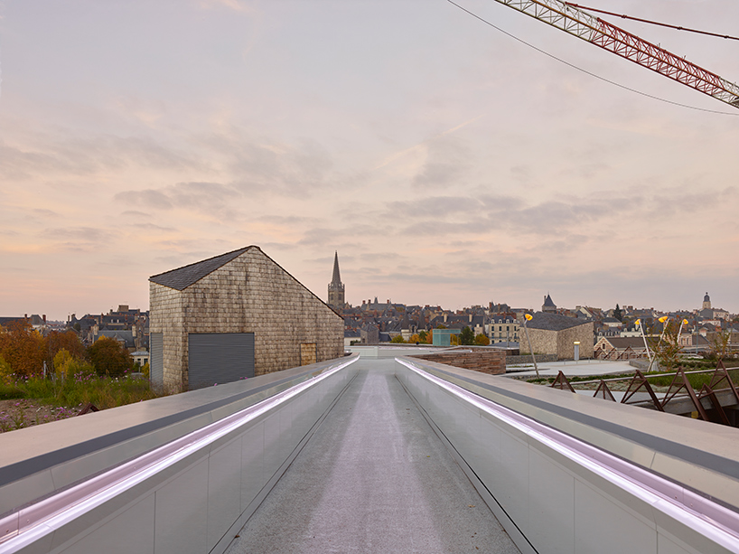 tetrarc-pem-vitre-train-station-walkway-france-designboom-02