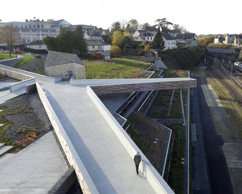 tetrarc connects vitré railway station with footbridge that doubles as observation deck