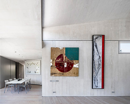 05 AM arquitectura develops house as living+exhibition space