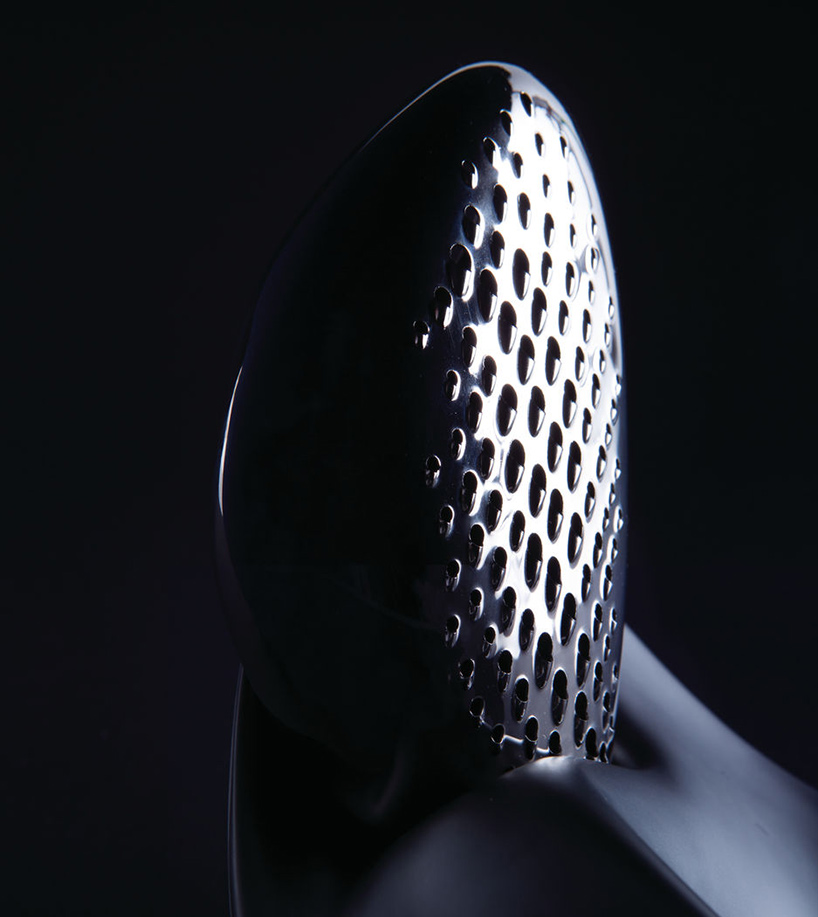 alessi-zaha-hadid-forma-cheese-grater-designboom-03