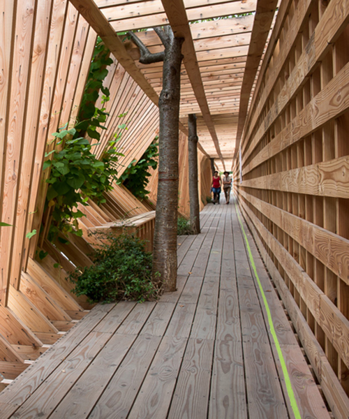 atelier vecteur carves an oscillating timber tunnel through nantes, france